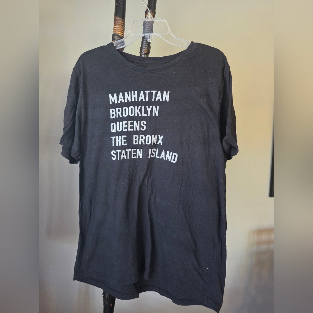 Old Navy Black New York Boroughs Tee